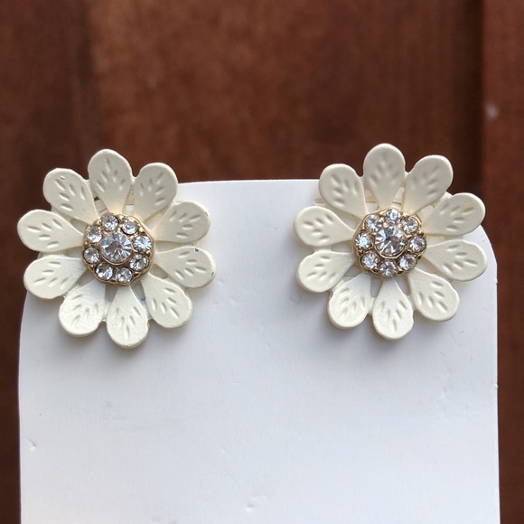 White Crystal Daisy Flower Earrings